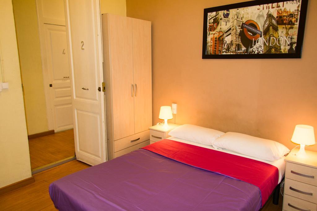 Hostal Mimi Las Ramblas บาร์เซโลนา ภายนอก รูปภาพ