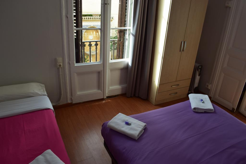Hostal Mimi Las Ramblas บาร์เซโลนา ภายนอก รูปภาพ