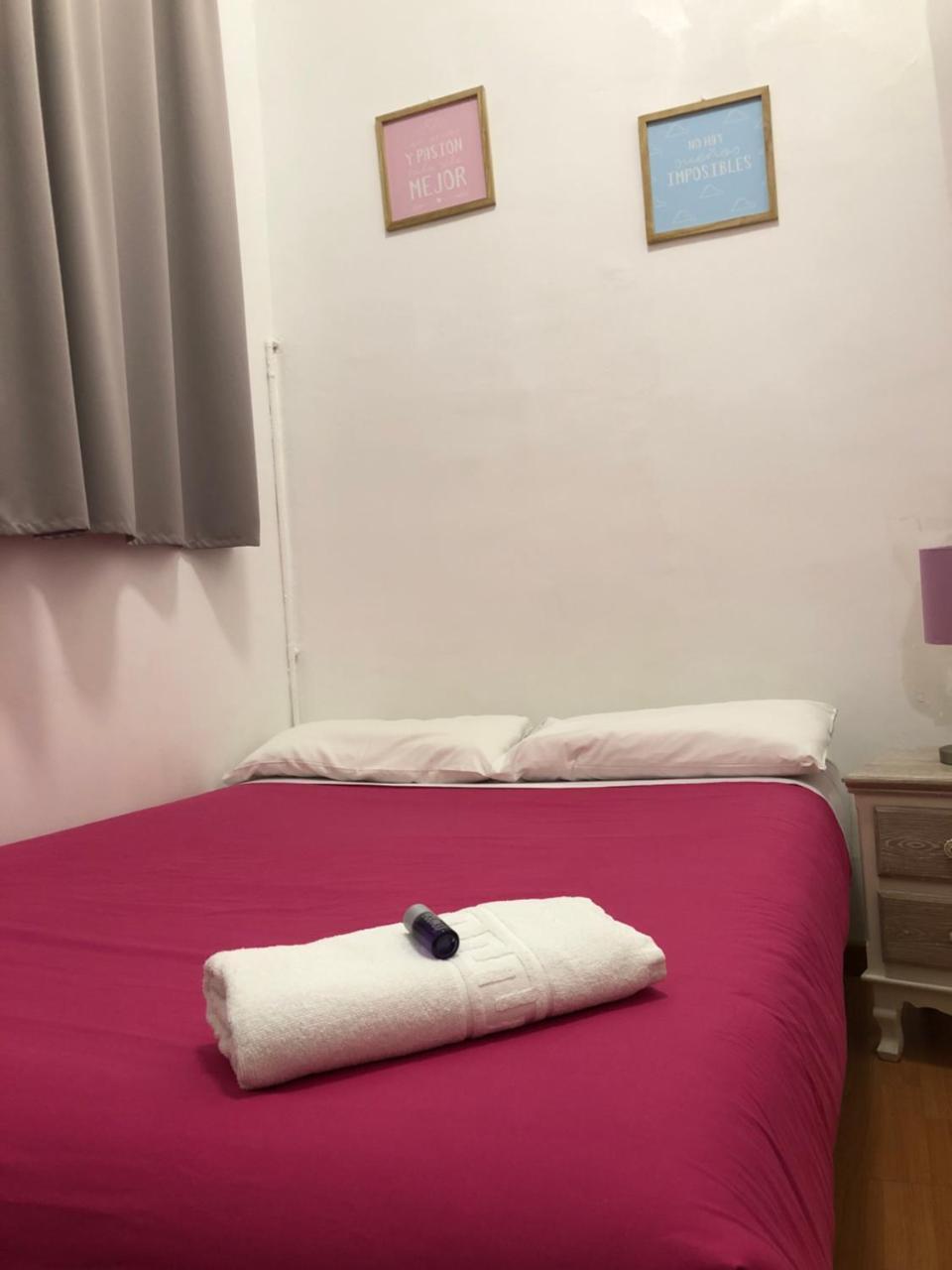 Hostal Mimi Las Ramblas บาร์เซโลนา ภายนอก รูปภาพ