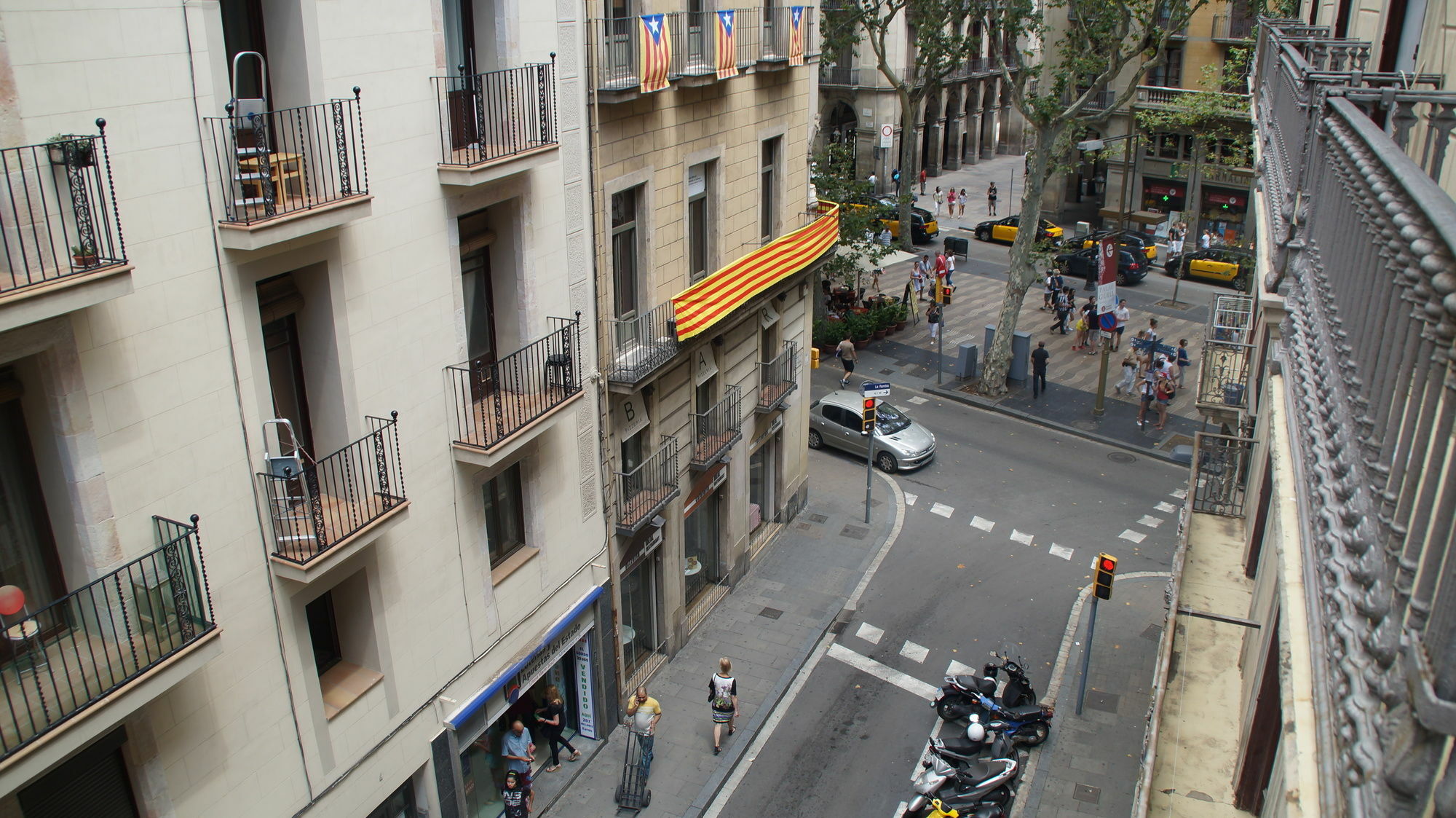 Hostal Mimi Las Ramblas บาร์เซโลนา ภายนอก รูปภาพ