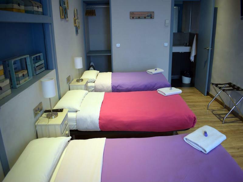 Hostal Mimi Las Ramblas บาร์เซโลนา ภายนอก รูปภาพ