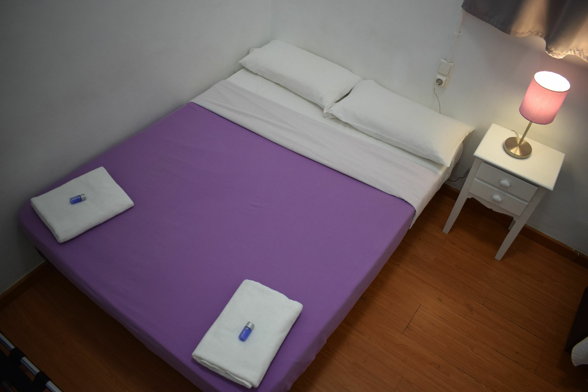 Hostal Mimi Las Ramblas บาร์เซโลนา ภายนอก รูปภาพ