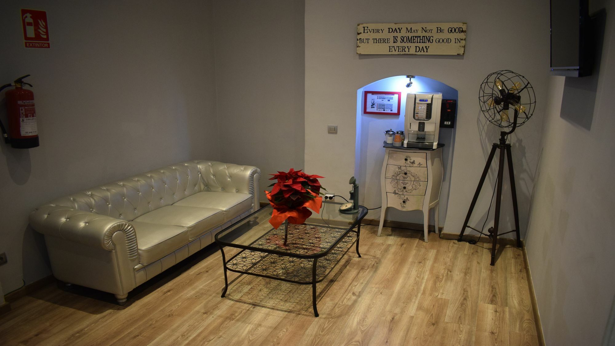 Hostal Mimi Las Ramblas บาร์เซโลนา ภายนอก รูปภาพ