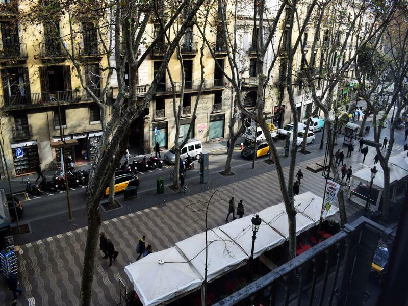 Hostal Mimi Las Ramblas บาร์เซโลนา ภายนอก รูปภาพ
