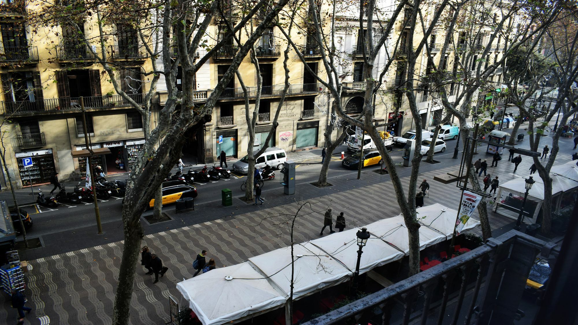 Hostal Mimi Las Ramblas บาร์เซโลนา ภายนอก รูปภาพ
