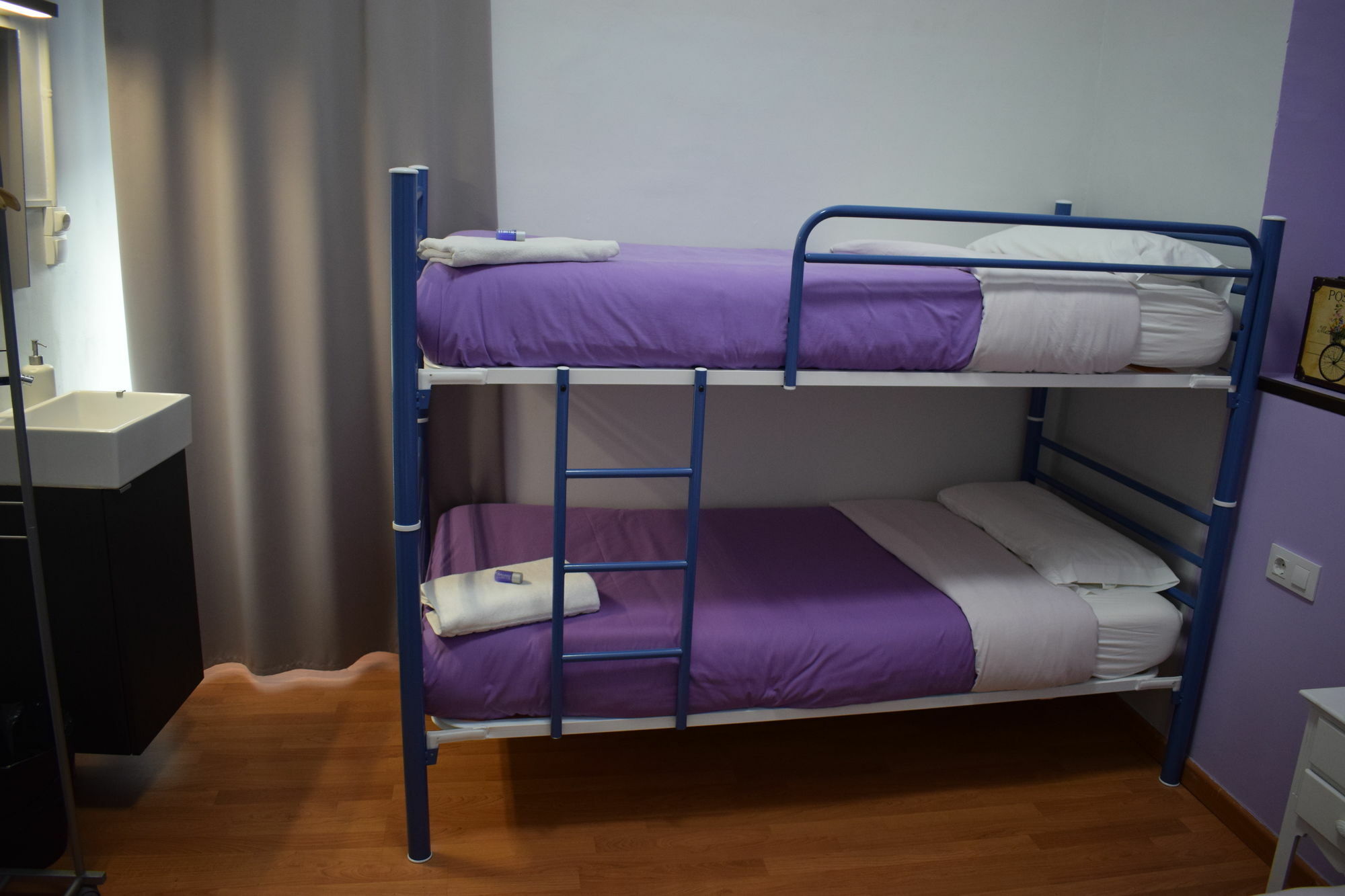 Hostal Mimi Las Ramblas บาร์เซโลนา ภายนอก รูปภาพ